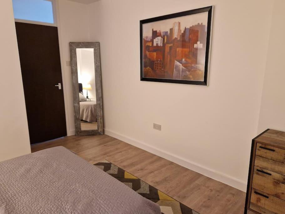 Newly Renovated Apartment! London Exterior photo